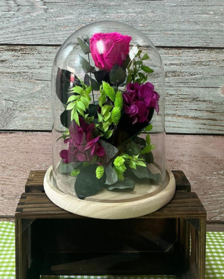 Cúpula con flor preservada color fucsia